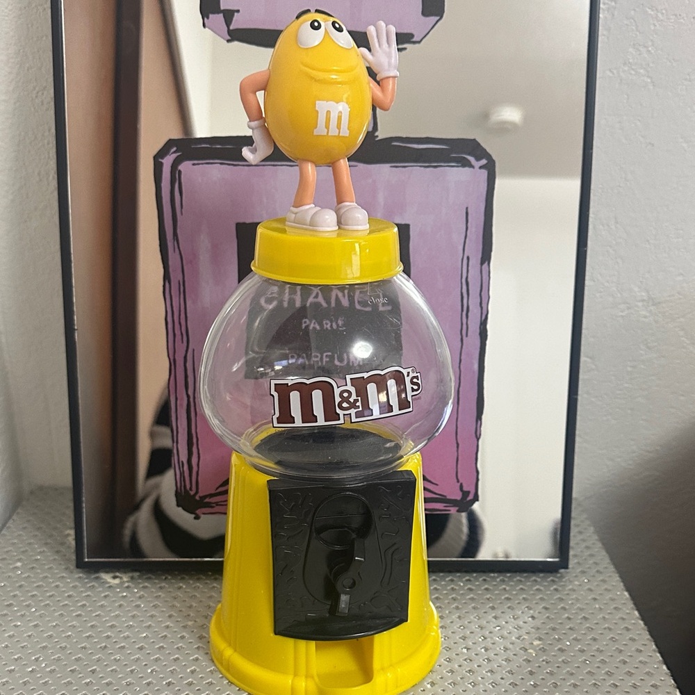 M&M's Yellow Guy Waving Candy Dispenser Gum ball Machine Style Collectable EUC